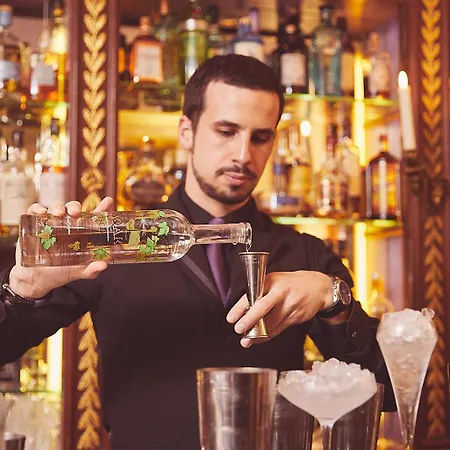 L'hotel Szálloda 5*