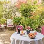 L'hotel Hotel 5*