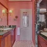מלון L'hotel 5*
