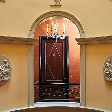 Hotel L'hotel 5*