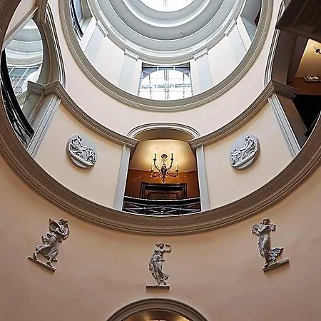 Hotel L'hotel 5*