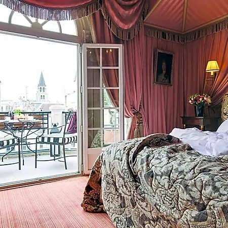 L'hotel Hotel 5*